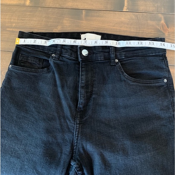 H&M black denim high rise skinny jeans. Size. 6 - Picture 4 of 7